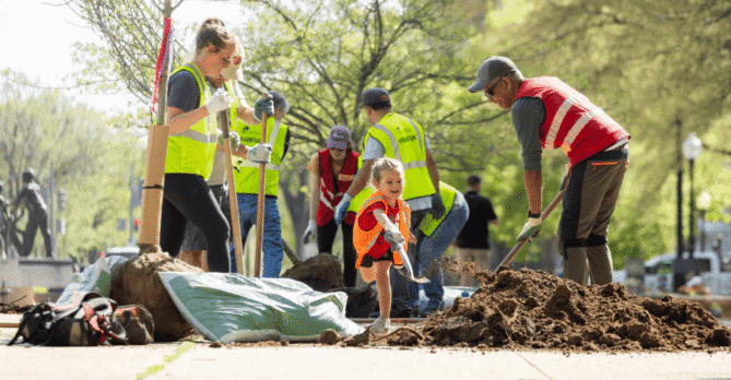 Volunteers planting a tree in Lincoln Park.