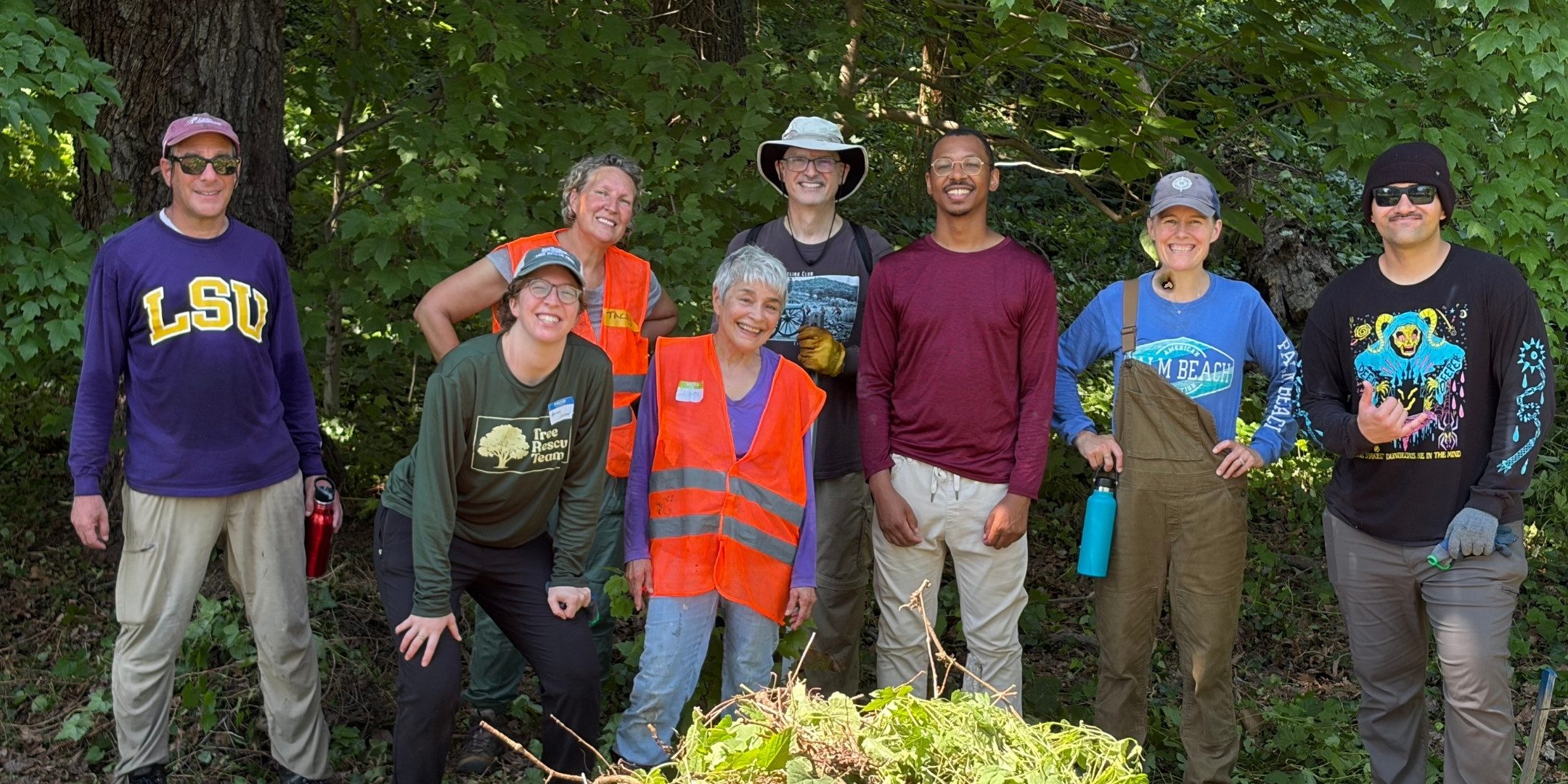 Group of volunteers at a Langdon Park invasive removal.