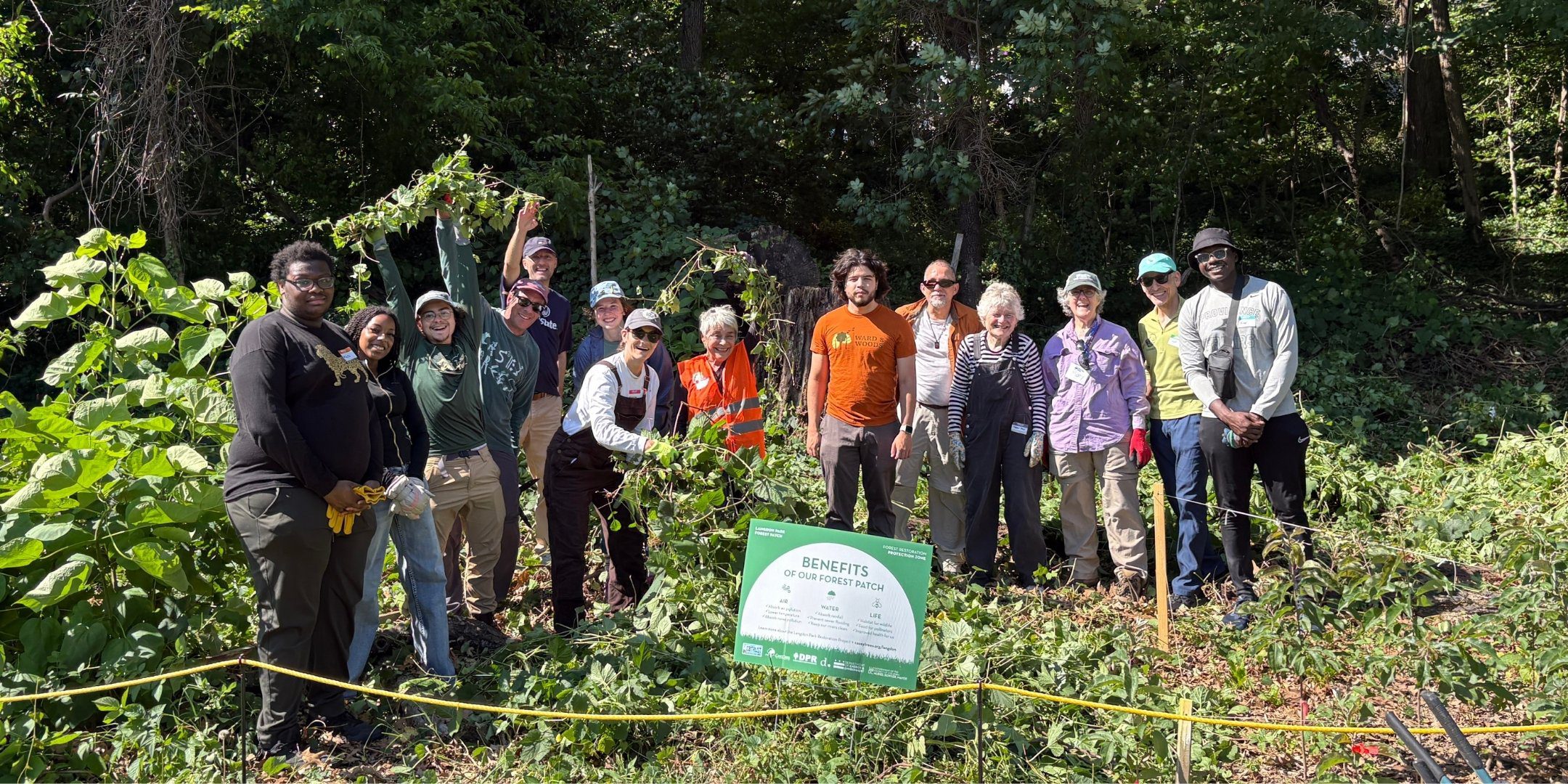 Group of volunteers at a Langdon Park invasive removal.